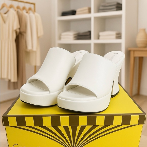 Circus Ny Shoes - Elegant Cream Platform Mules